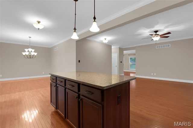 7221 Field Avenue, St Louis, MO 63116
