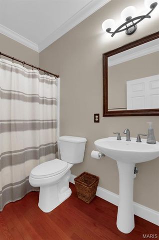 7221 Field Avenue, St Louis, MO 63116