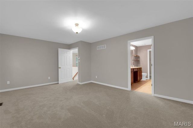 7221 Field Avenue, St Louis, MO 63116
