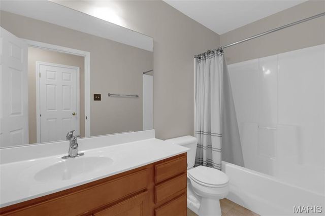 7221 Field Avenue, St Louis, MO 63116