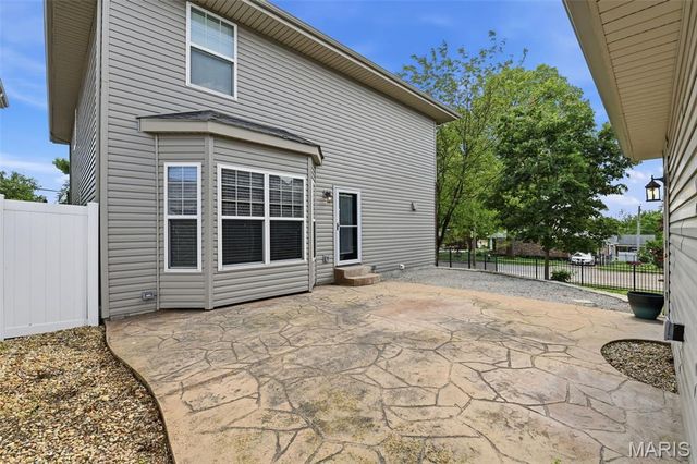 7221 Field Avenue, St Louis, MO 63116