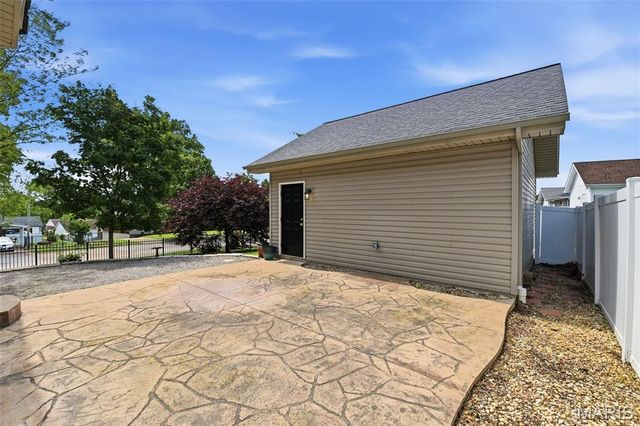 7221 Field Avenue, St Louis, MO 63116