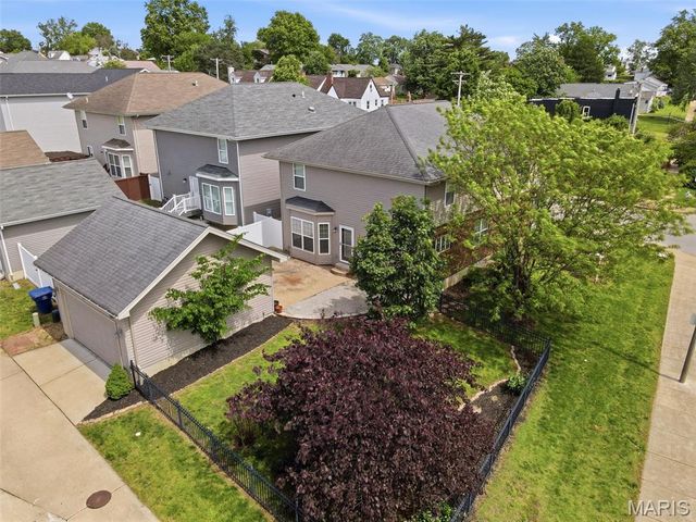 7221 Field Avenue, St Louis, MO 63116
