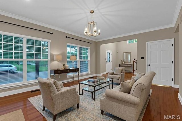 7221 Field Avenue, St Louis, MO 63116