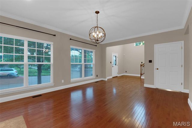 7221 Field Avenue, St Louis, MO 63116