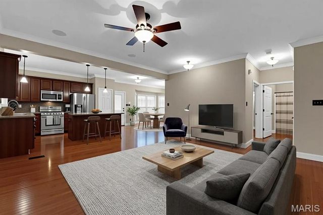 7221 Field Avenue, St Louis, MO 63116
