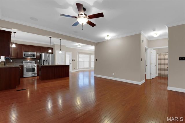 7221 Field Avenue, St Louis, MO 63116