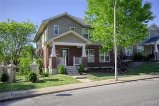 7221 Field Avenue, St Louis, MO 63116