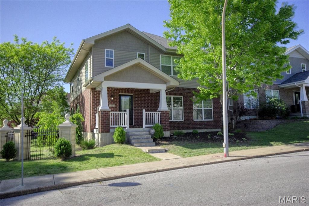 7221 Field Avenue, St Louis, MO 63116