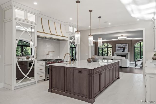 5305 Elmgate Bay Drive, Orchard Lake, MI 48324