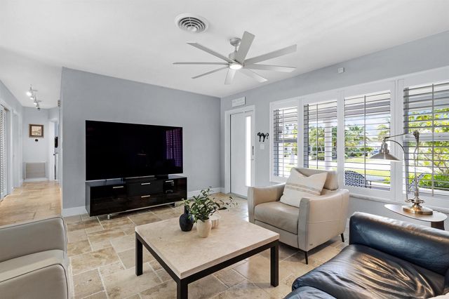 611 SE 9TH Avenue, Pompano Beach, FL 33060