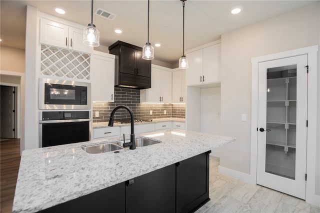 7301 SW Basswood Avenue, Bentonville, AR 72713