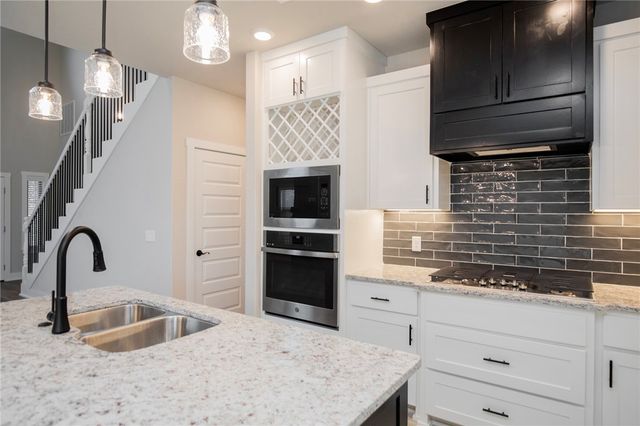 7301 SW Basswood Avenue, Bentonville, AR 72713