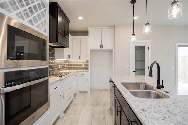 7301 SW Basswood Avenue, Bentonville, AR 72713