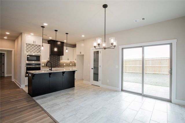 7301 SW Basswood Avenue, Bentonville, AR 72713