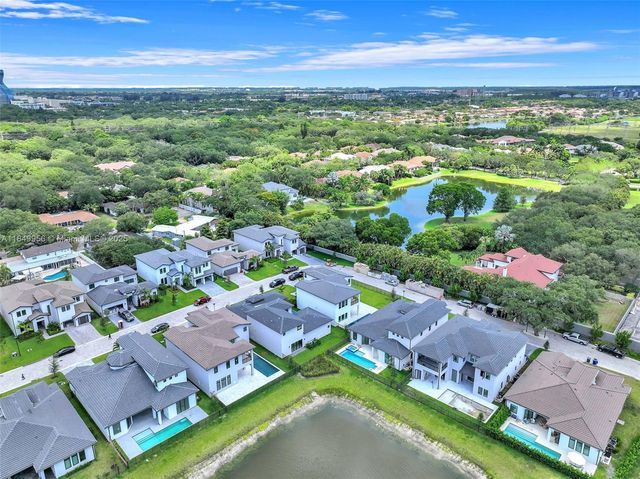 5718 W Ashwood Cir W, Hollywood, FL 33312