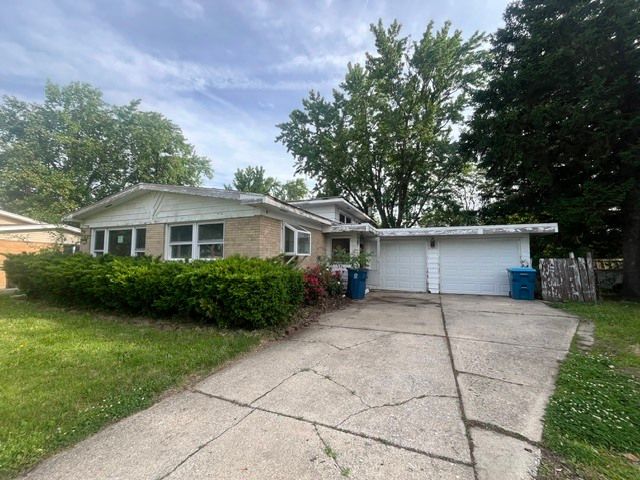 81 E ARQUILLA Drive, Chicago Heights, IL 60411