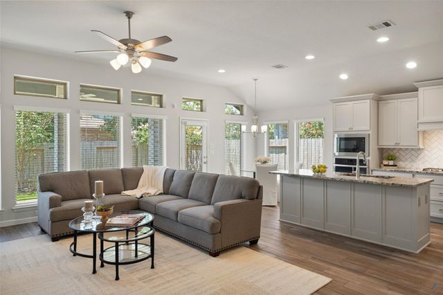 405 Elevation Avenue, Montgomery, TX 77316
