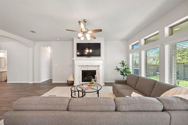 405 Elevation Avenue, Montgomery, TX 77316