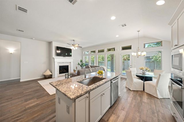 405 Elevation Avenue, Montgomery, TX 77316