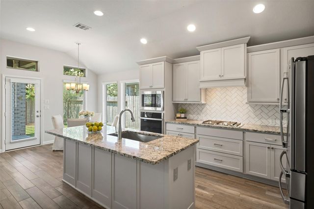 405 Elevation Avenue, Montgomery, TX 77316