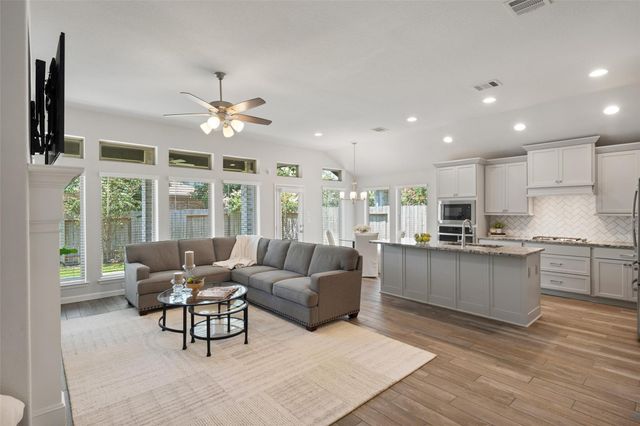 405 Elevation Avenue, Montgomery, TX 77316