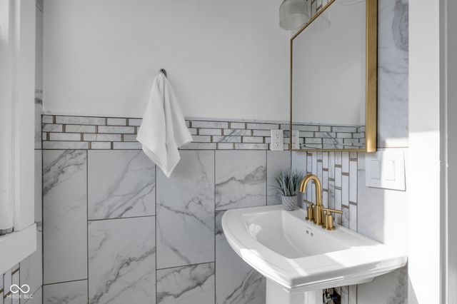 115 Charlotte Place, Indianapolis, IN 46202