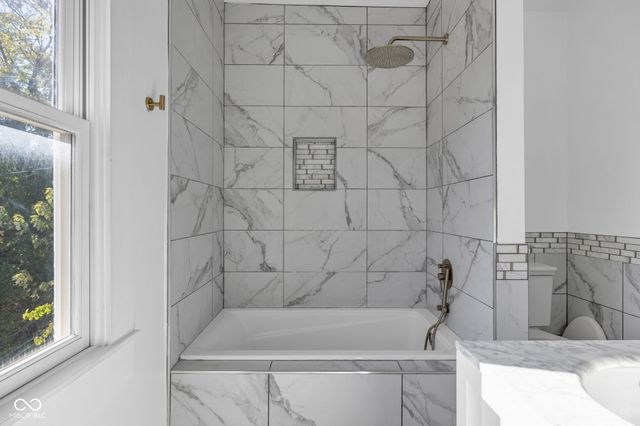 115 Charlotte Place, Indianapolis, IN 46202