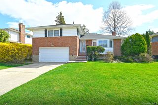 53 Stuart Drive, Syosset, NY 11791