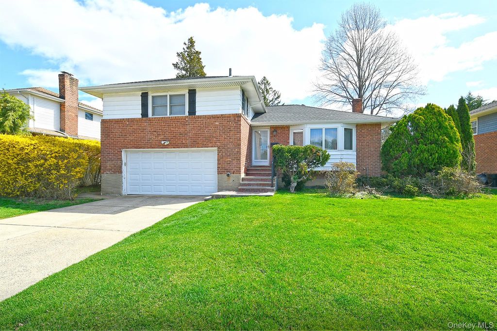 53 Stuart Drive, Syosset, NY 11791