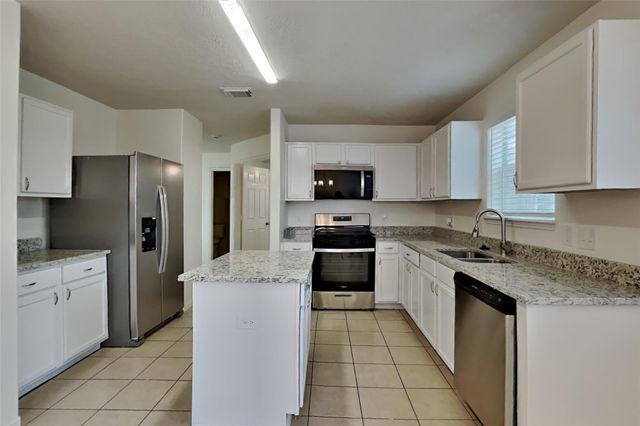5018 Woodland Meadows Lane, Humble, TX 77346