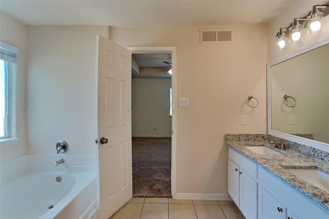 5018 Woodland Meadows Lane, Humble, TX 77346