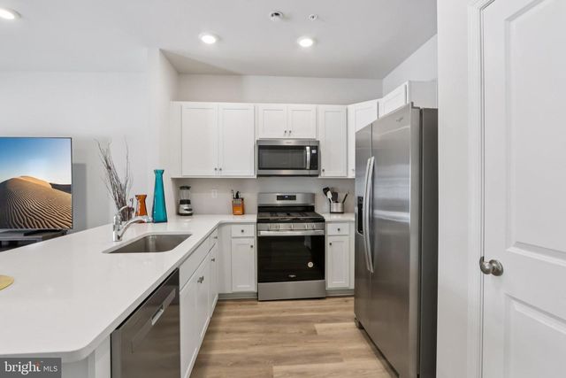 1138 MARTIN RD, Breinigsville, PA 18031