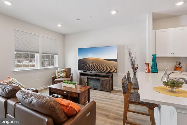 1138 MARTIN RD, Breinigsville, PA 18031