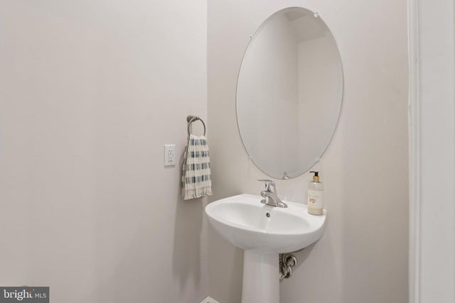 1138 MARTIN RD, Breinigsville, PA 18031