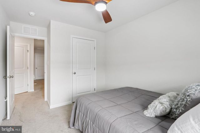 1138 MARTIN RD, Breinigsville, PA 18031