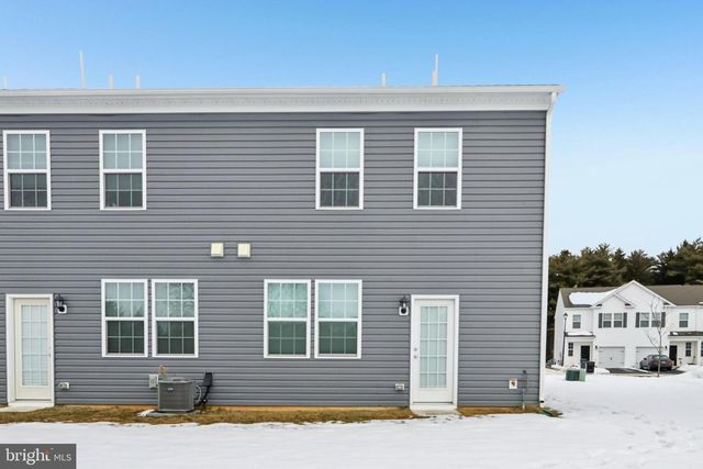 1138 MARTIN RD, Breinigsville, PA 18031