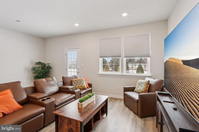 1138 MARTIN RD, Breinigsville, PA 18031