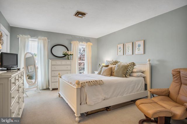 904 PEACE DR, Mechanicsburg, PA 17055