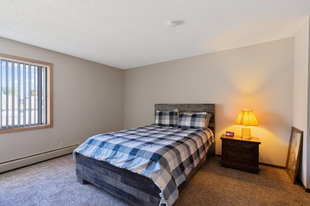 4710 58th Avenue N 208, Crystal, MN 55429