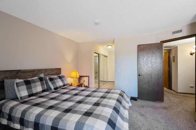 4710 58th Avenue N 208, Crystal, MN 55429