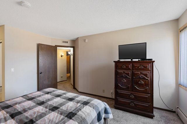 4710 58th Avenue N 208, Crystal, MN 55429