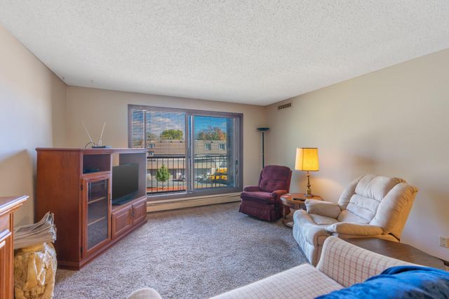 4710 58th Avenue N 208, Crystal, MN 55429