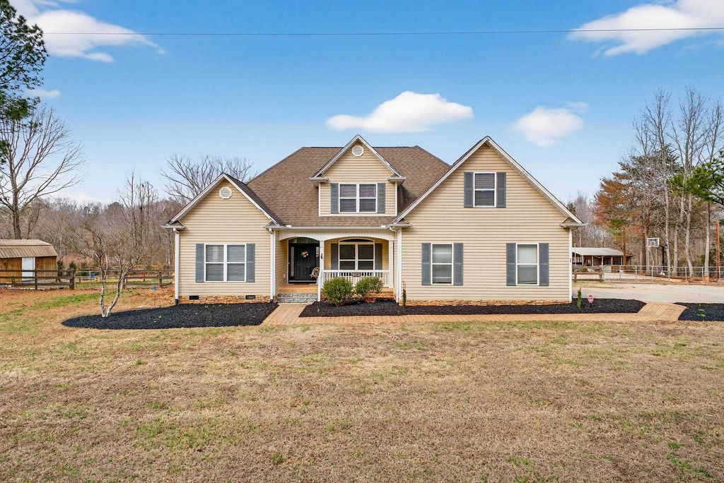 568 Kilgore Bridge Rd, Woodruff, SC 29388