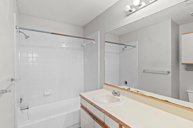 1841 River Crossing CIR B, Austin, TX 78741