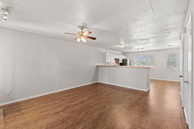 1841 River Crossing CIR B, Austin, TX 78741