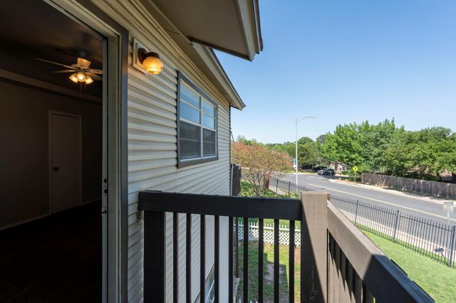 1841 River Crossing CIR B, Austin, TX 78741