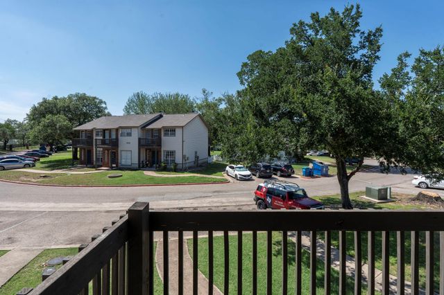 1841 River Crossing CIR B, Austin, TX 78741