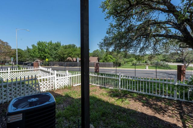 1841 River Crossing CIR B, Austin, TX 78741