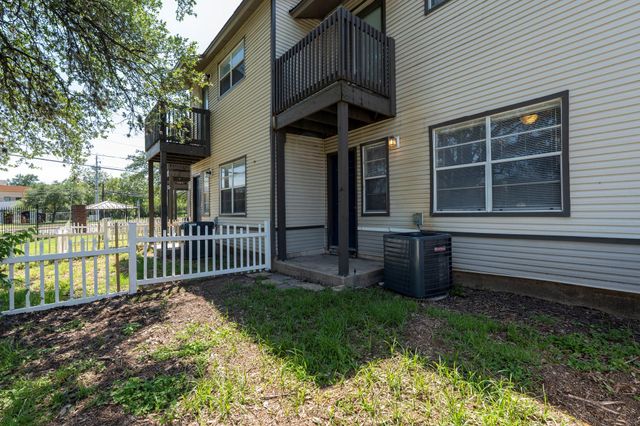 1841 River Crossing CIR B, Austin, TX 78741